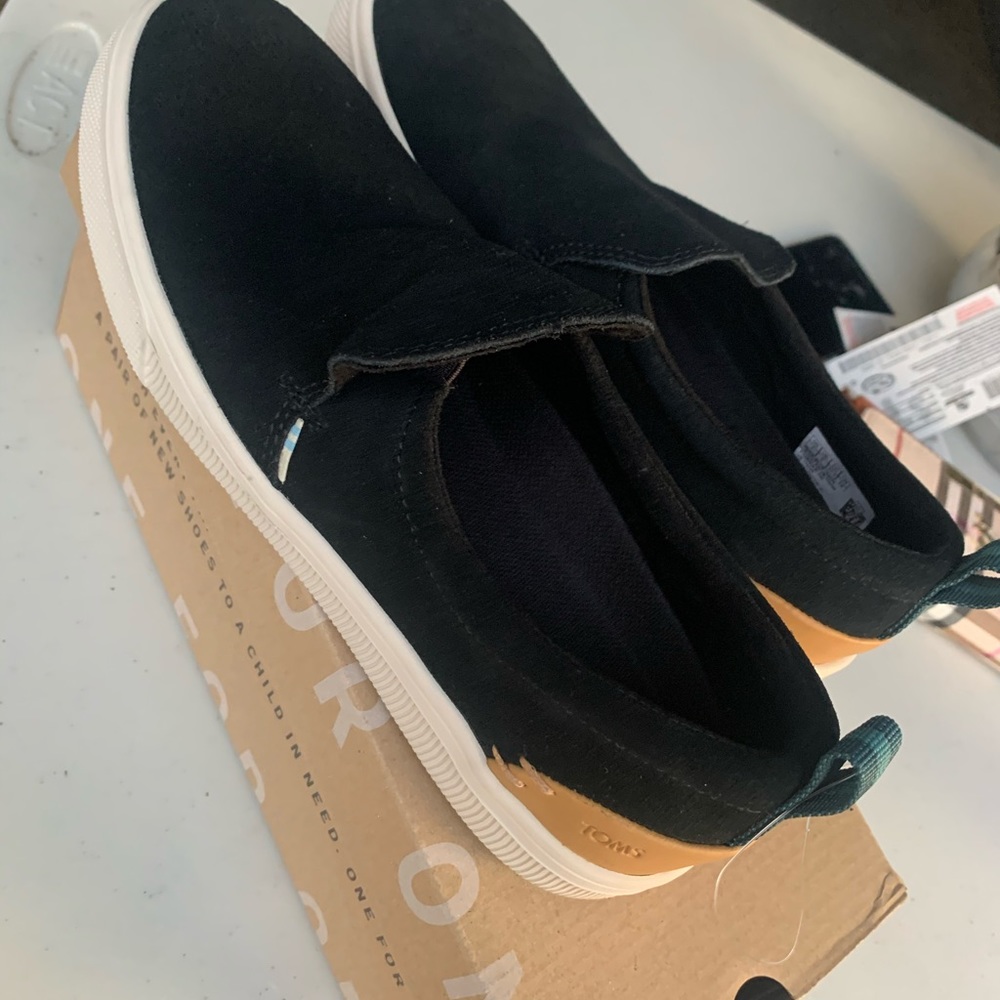 Toms - Picture 4 of 4